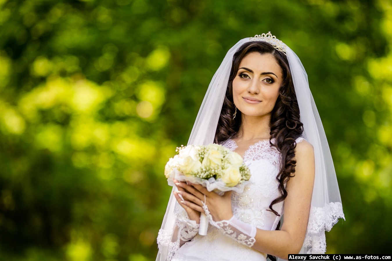 армянская невеста с букетом 